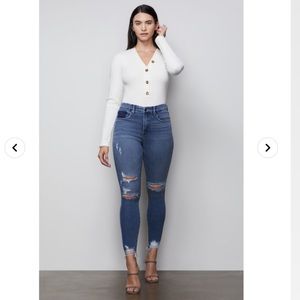 GOOD AMERICAN Good Waist Chewed Hem Jeans